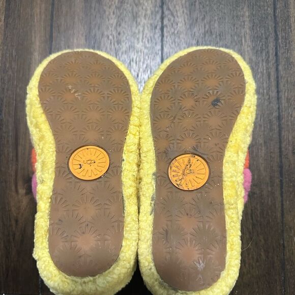 UGG FLUFF YEAH SLIDE Rainbow Pride Slipper Size 7 - Picture 6 of 6
